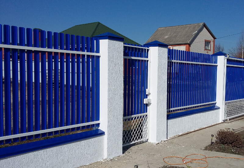 Забор из штакетника цвет RAL5002 синий двусторонний в Кызылорде фото 3